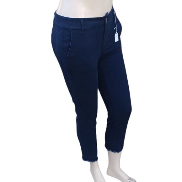 662511...Universal Thread Crop Jeans 16/33S, 11" Rise - Picture 2 of 5